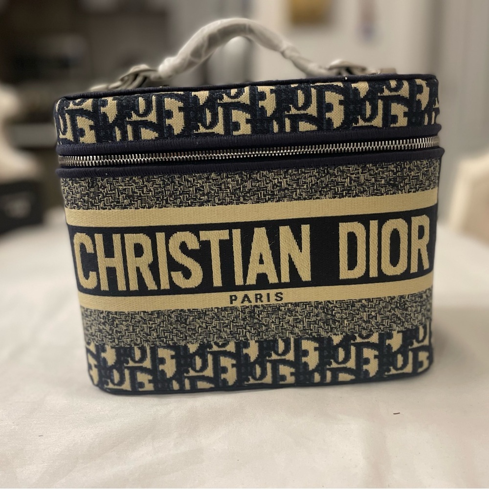 Christian Dior Parfums Collection GWP VIP Navy and Cream Vanity Case